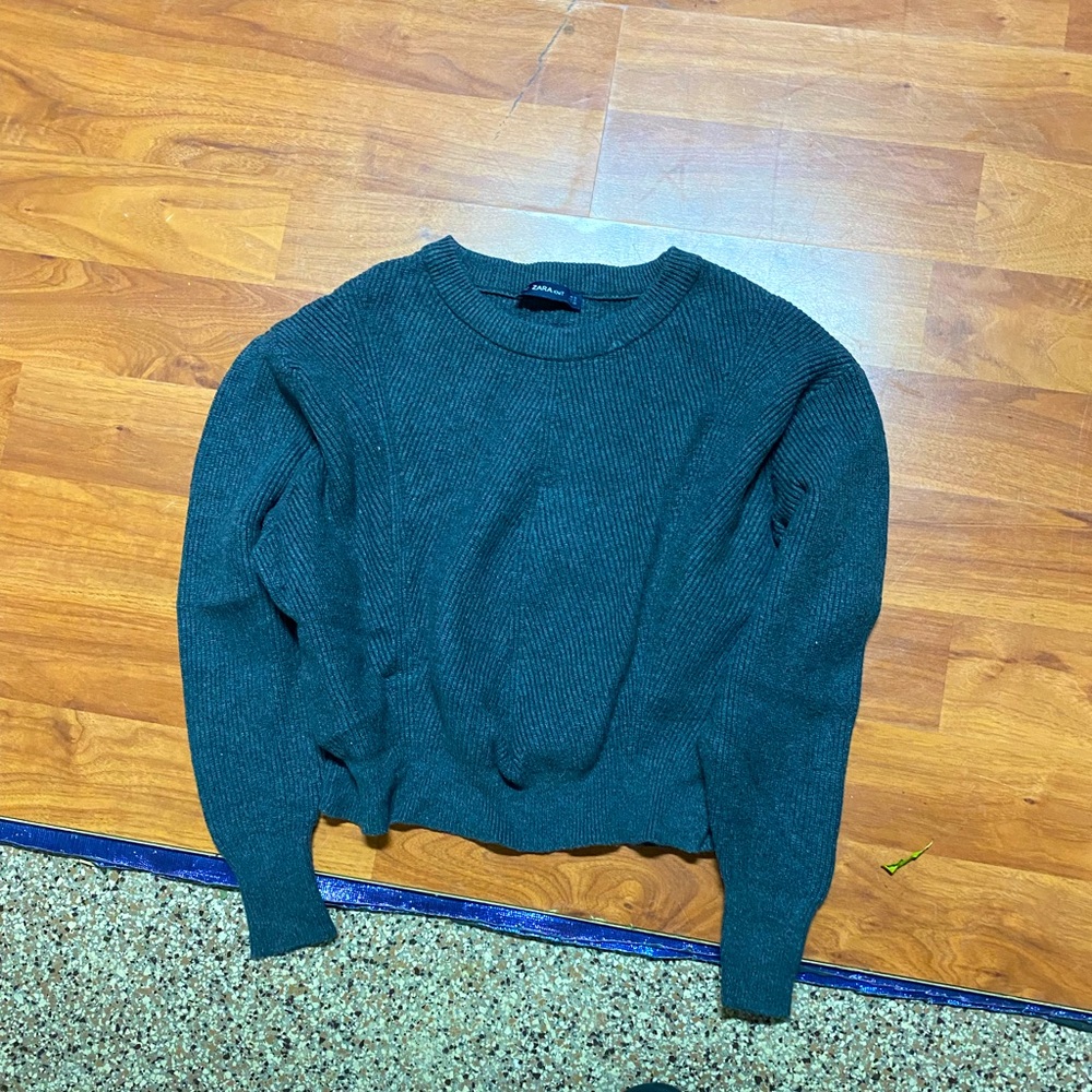 Sweater cardigan fro Zara it is new
